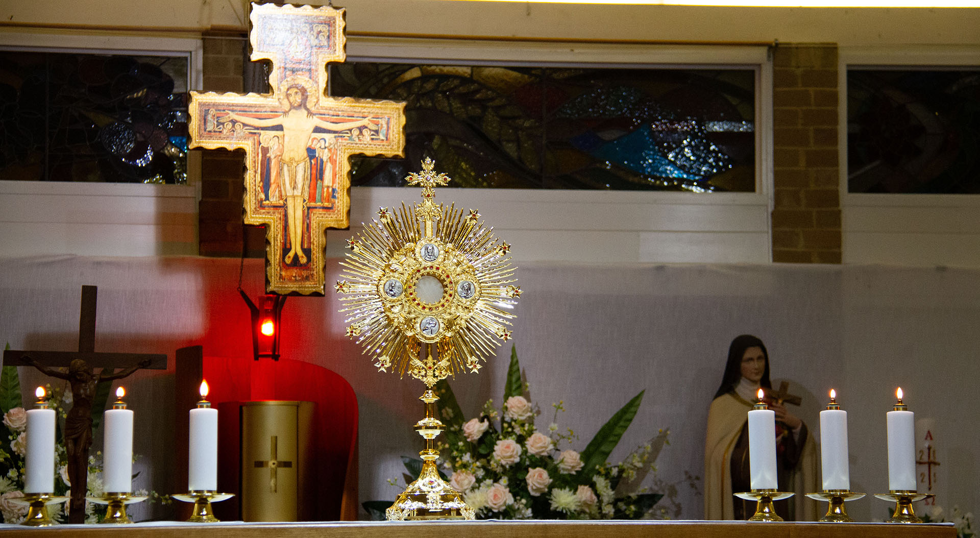 The Blessed Sacrament exposed for Eucharistic Adoration during Fr Rozo’s 2025 Melbourne visit