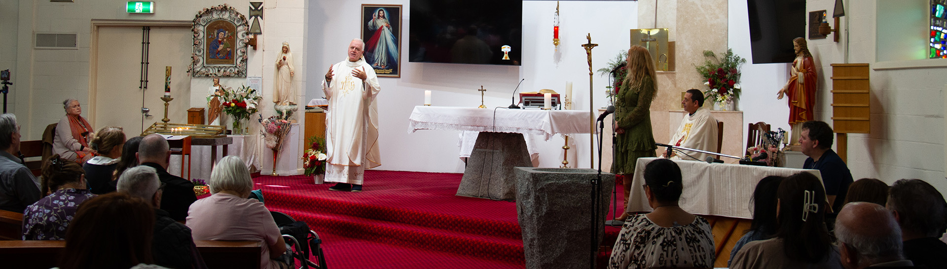 Fr Rozo teaching during his 2025 Melbourne visit