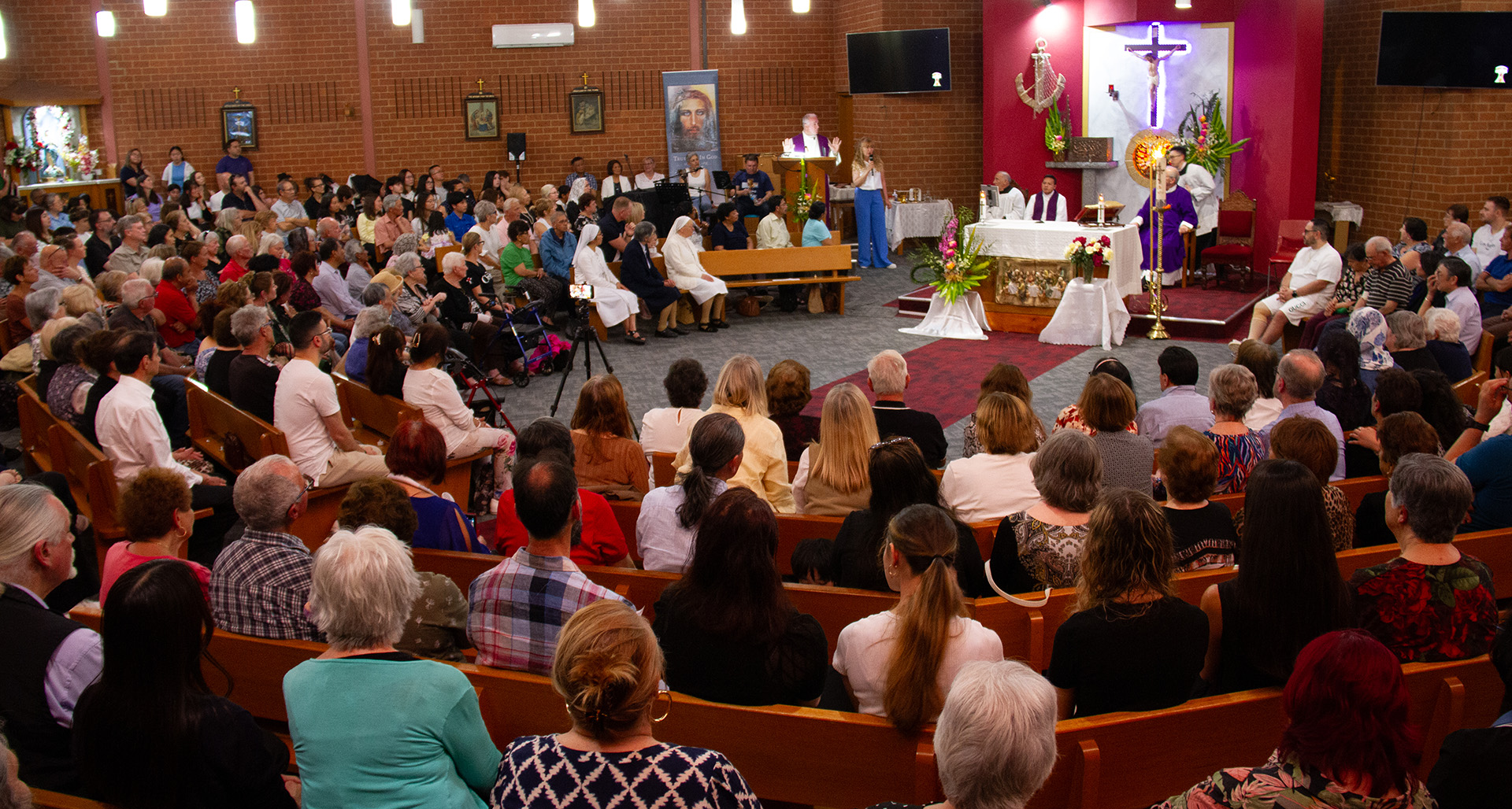 A large congregation at Fr Rozo’s 2025 Melbourne visit
